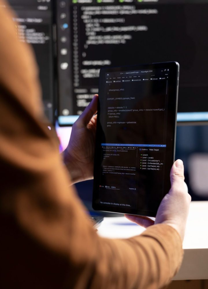 teleworking-programmer-designing-developing-software-using-tablet (1) teleworking-programmer-designing-developing-software-using-tablet (1)
